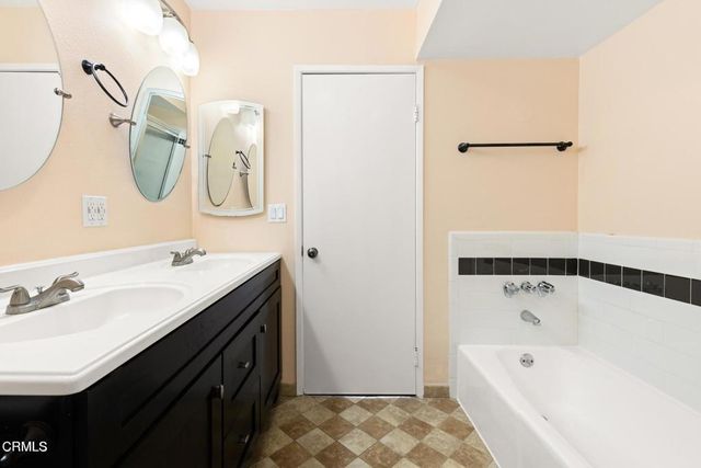 1037 N Vista Street 202, West Hollywood, CA 90046