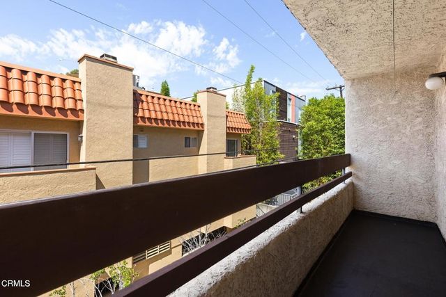 1037 N Vista Street 202, West Hollywood, CA 90046