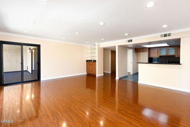 1037 N Vista Street 202, West Hollywood, CA 90046