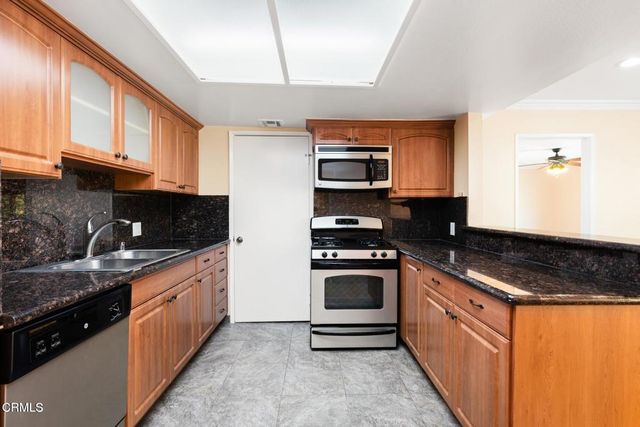 1037 N Vista Street 202, West Hollywood, CA 90046