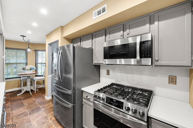 8 Delaware Ln, Branchburg Twp., NJ 08876