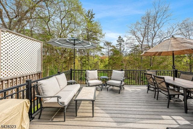 8 Delaware Ln, Branchburg Twp., NJ 08876