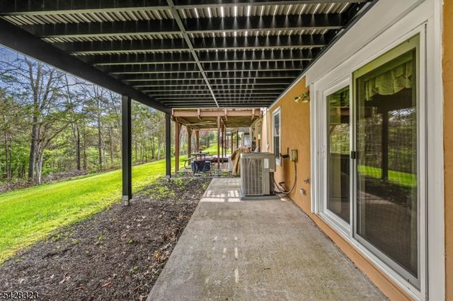 8 Delaware Ln, Branchburg Twp., NJ 08876