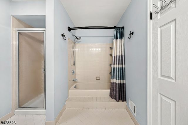8 Delaware Ln, Branchburg Twp., NJ 08876