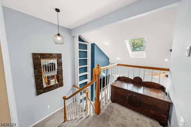 8 Delaware Ln, Branchburg Twp., NJ 08876