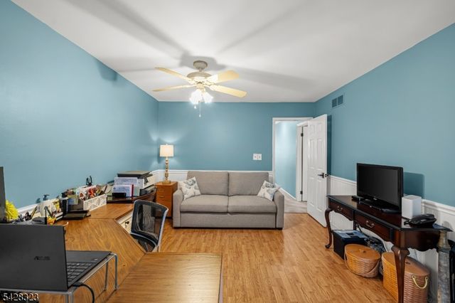 8 Delaware Ln, Branchburg Twp., NJ 08876