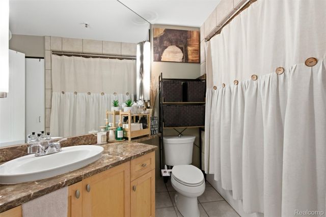 300 Riverfront Drive 23D, Detroit, MI 48226