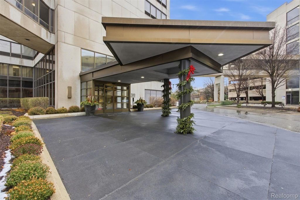300 Riverfront Drive 23D, Detroit, MI 48226