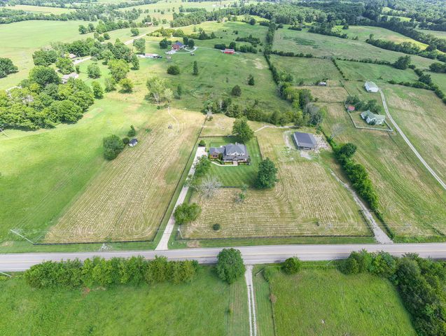 6738 Flat Creek Rd, College Grove, TN 37046