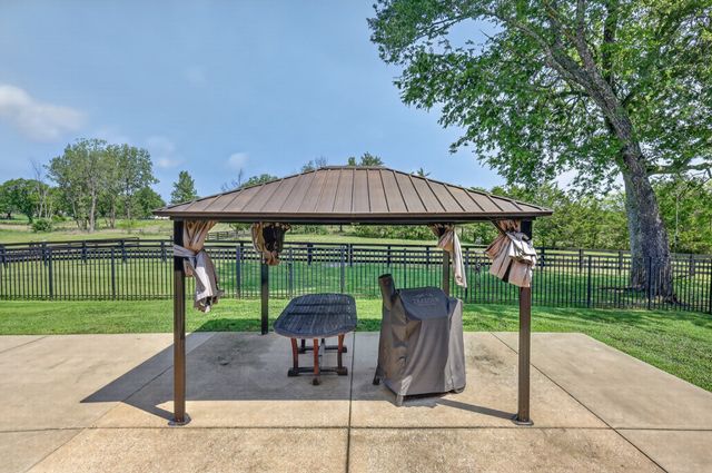 6738 Flat Creek Rd, College Grove, TN 37046
