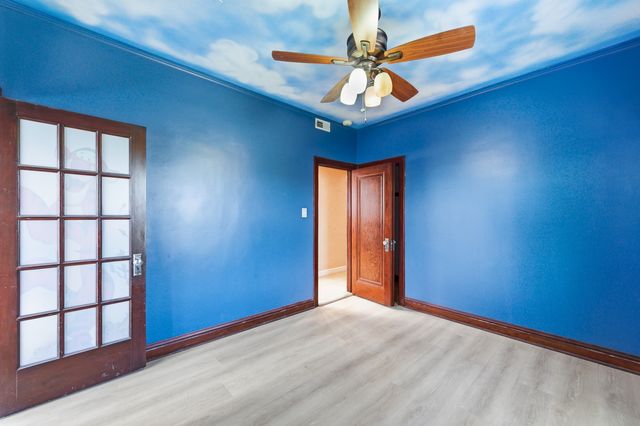 9517 S Escanaba Avenue, Chicago, IL 60617