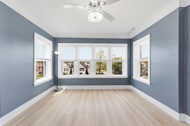 9517 S Escanaba Avenue, Chicago, IL 60617