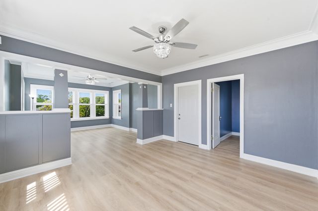 9517 S Escanaba Avenue, Chicago, IL 60617