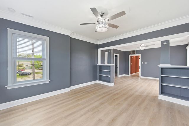 9517 S Escanaba Avenue, Chicago, IL 60617
