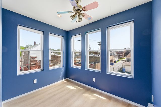 9517 S Escanaba Avenue, Chicago, IL 60617