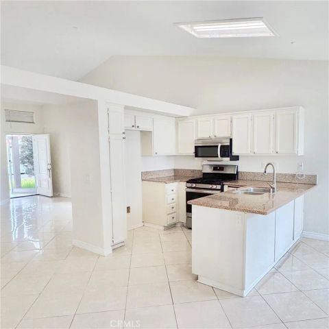 15376 Sandhurst, Fontana, CA 92336