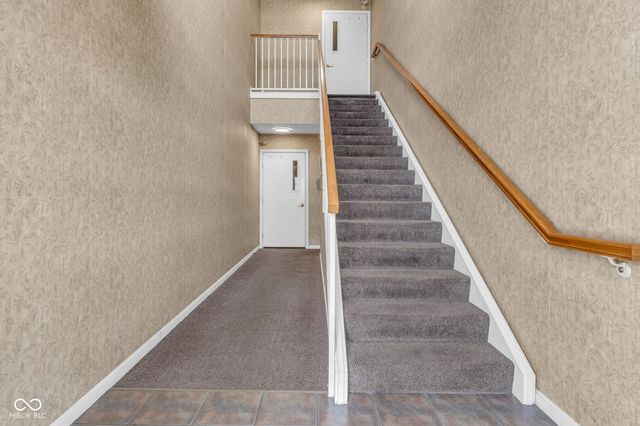 231 Legends Creek Way 102, Indianapolis, IN 46229