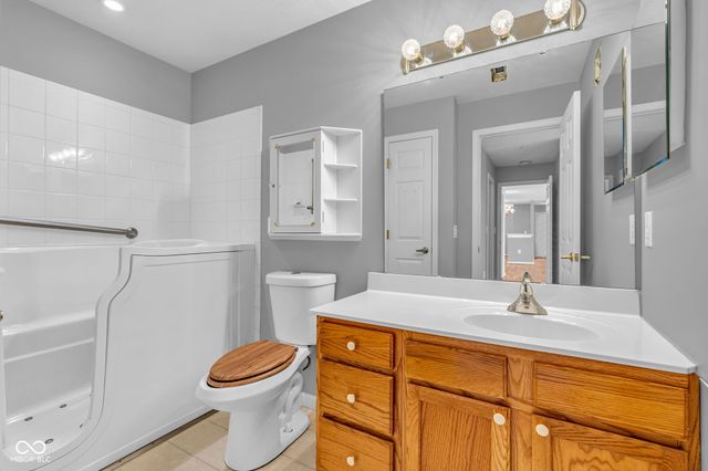 231 Legends Creek Way 102, Indianapolis, IN 46229