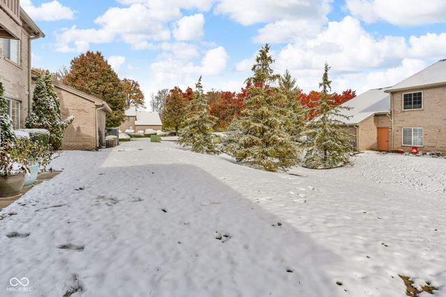 231 Legends Creek Way 102, Indianapolis, IN 46229