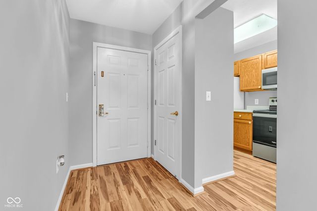 231 Legends Creek Way 102, Indianapolis, IN 46229