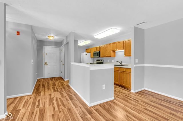 231 Legends Creek Way 102, Indianapolis, IN 46229