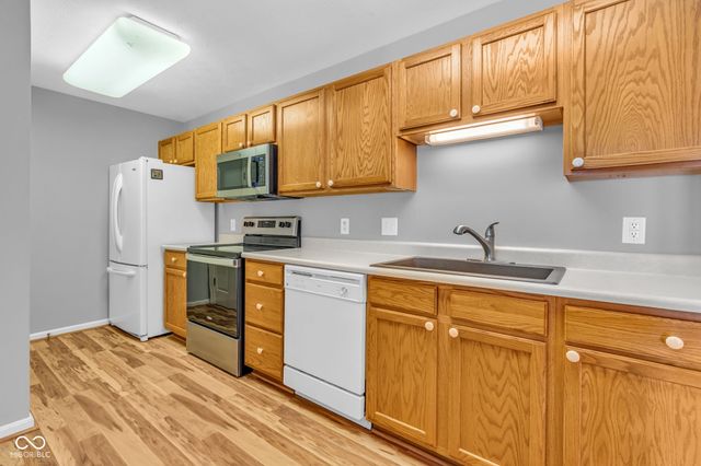 231 Legends Creek Way 102, Indianapolis, IN 46229