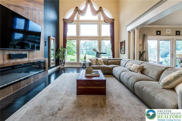 4260 West Wyndemere Circle, Lowhill Twp, PA 18078