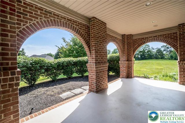 4260 West Wyndemere Circle, Lowhill Twp, PA 18078