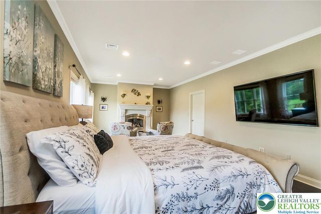 4260 West Wyndemere Circle, Lowhill Twp, PA 18078