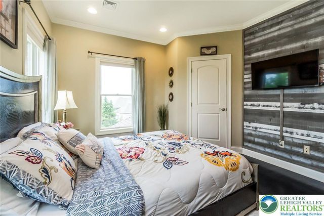 4260 West Wyndemere Circle, Lowhill Twp, PA 18078