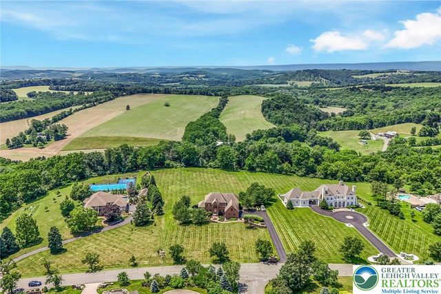 4260 West Wyndemere Circle, Lowhill Twp, PA 18078