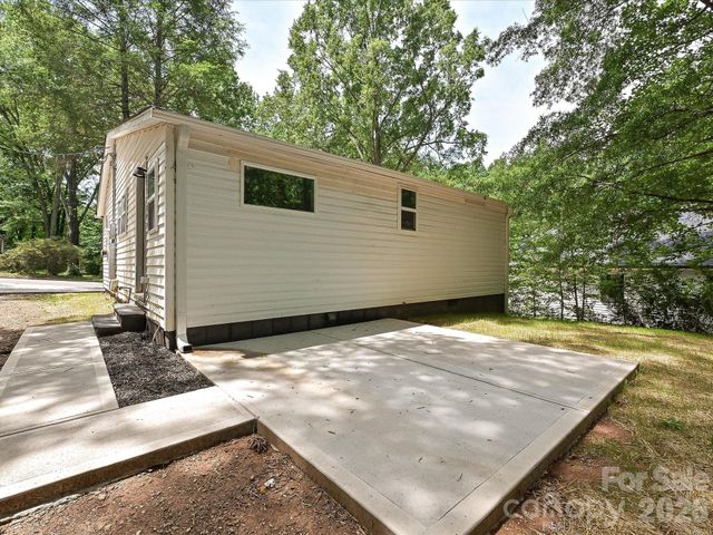 1228 Wilmington Avenue, Statesville, NC 28677