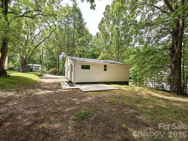 1228 Wilmington Avenue, Statesville, NC 28677