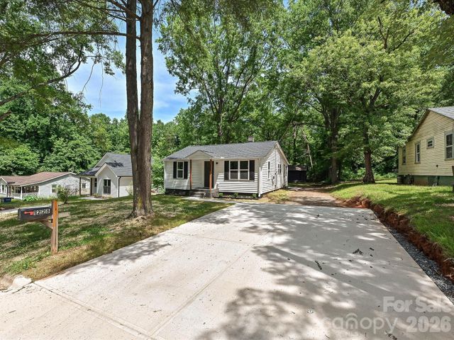 1228 Wilmington Avenue, Statesville, NC 28677