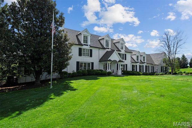 13456 Thornhill Drive, Town And Country, MO 63131