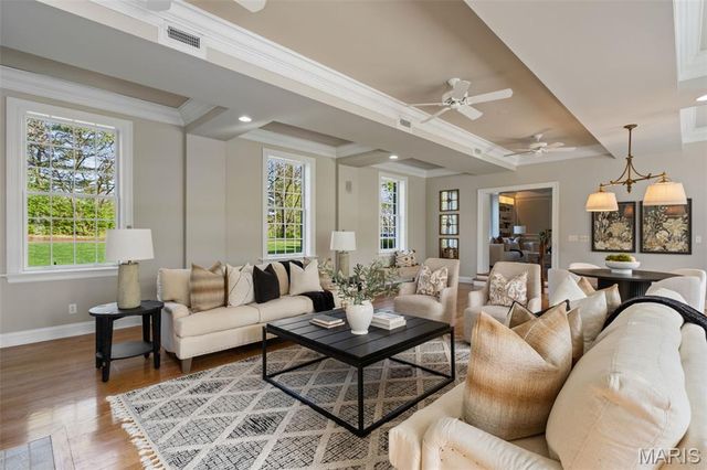 13456 Thornhill Drive, Town And Country, MO 63131