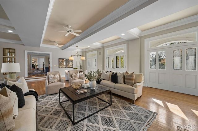13456 Thornhill Drive, Town And Country, MO 63131