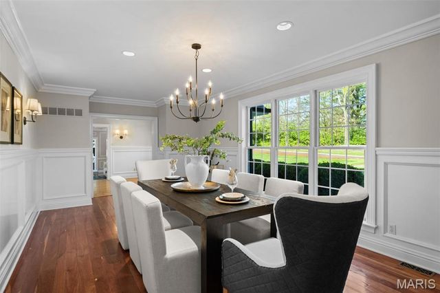 13456 Thornhill Drive, Town And Country, MO 63131
