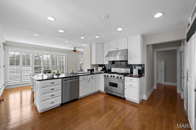 13456 Thornhill Drive, Town And Country, MO 63131