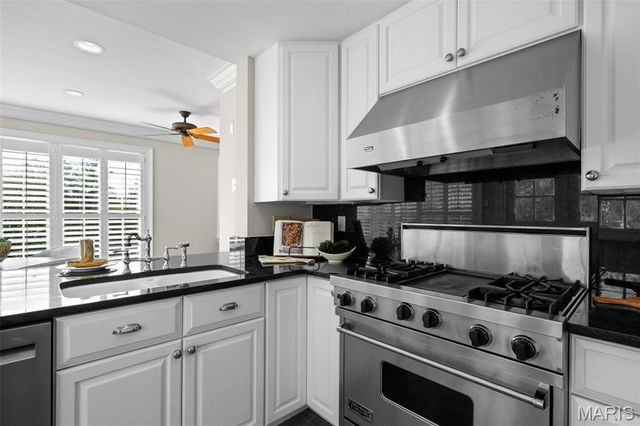 13456 Thornhill Drive, Town And Country, MO 63131