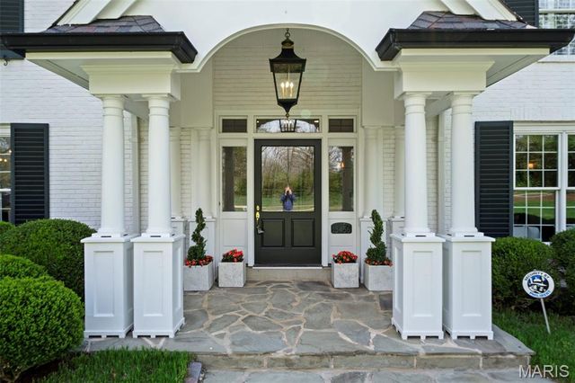 13456 Thornhill Drive, Town And Country, MO 63131