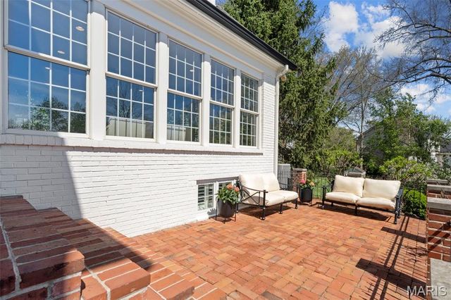 13456 Thornhill Drive, Town And Country, MO 63131