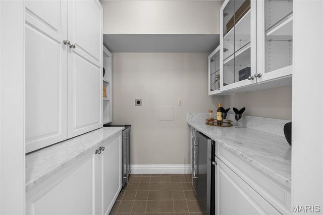 13456 Thornhill Drive, Town And Country, MO 63131