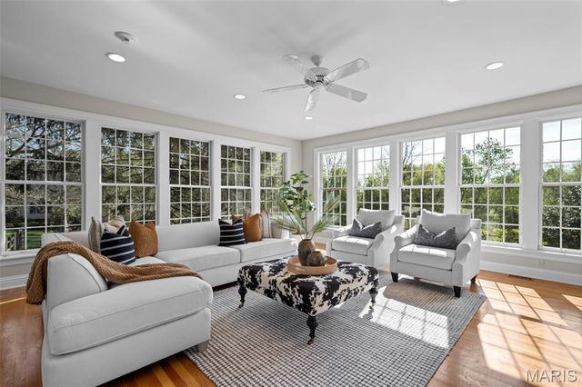 13456 Thornhill Drive, Town And Country, MO 63131