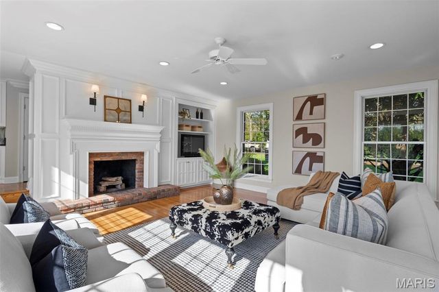 13456 Thornhill Drive, Town And Country, MO 63131