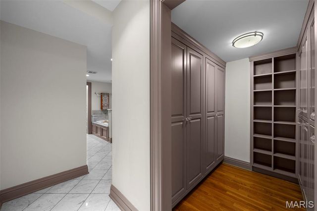 13456 Thornhill Drive, Town And Country, MO 63131