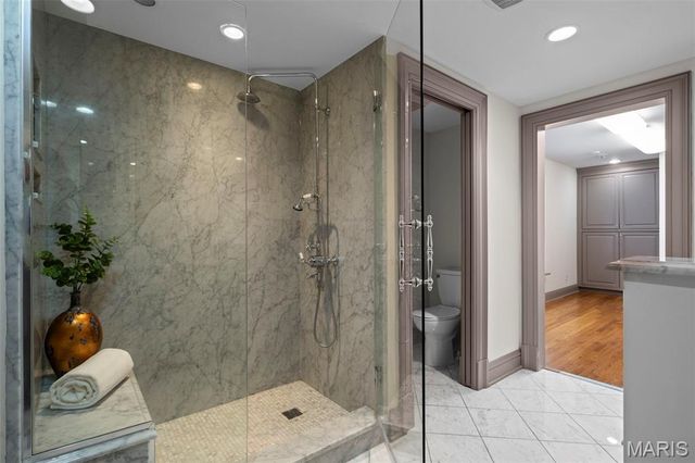 13456 Thornhill Drive, Town And Country, MO 63131