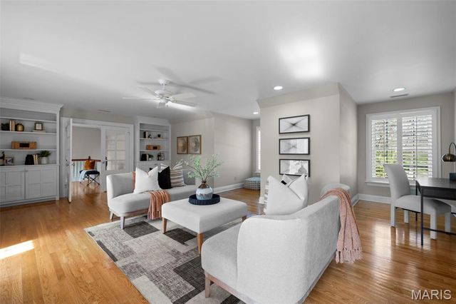 13456 Thornhill Drive, Town And Country, MO 63131