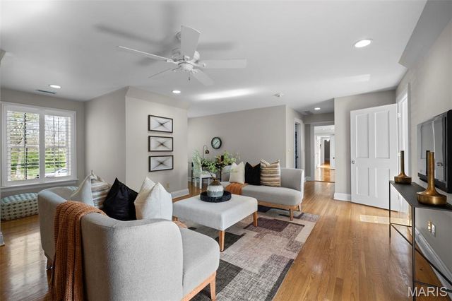 13456 Thornhill Drive, Town And Country, MO 63131