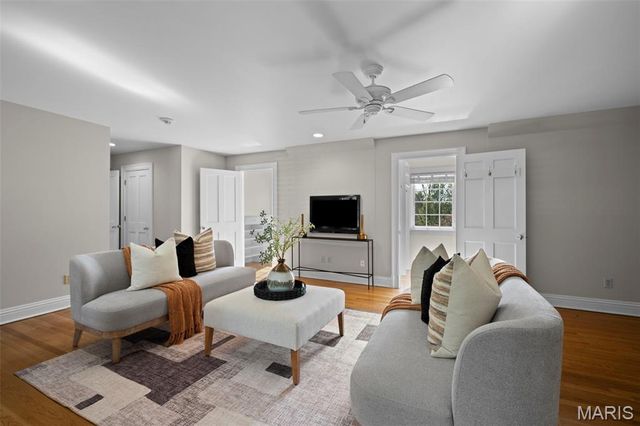 13456 Thornhill Drive, Town And Country, MO 63131